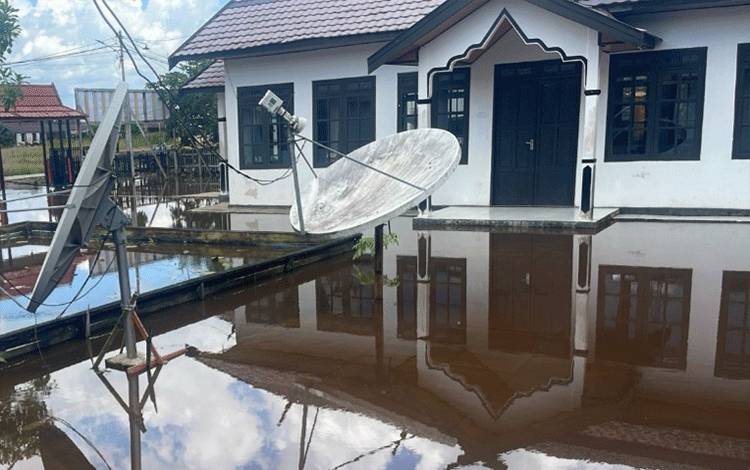 Banjir di Pulau Hanaut Ganggu Layanan Kantor Kecamatan