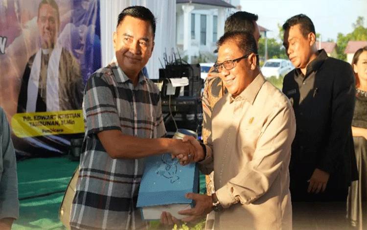 Paskah Penuh Makna di DPRD Palangka Raya, Subandi Tekankan Kebersamaan dan Sinergitas