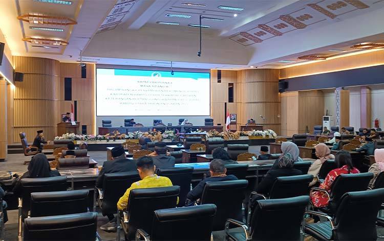 DPRD Barito Utara Sampaikan Rekomendasi LKPJ Bupati 2025 dalam Rapat Paripurna II