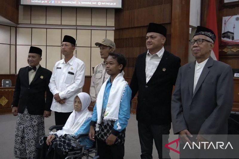 Berangkat Haji di Usia 17 Tahun: Kisah Dhani, dari Foto Masa Kecil hingga Menjaga Ibu di Tanah Suci