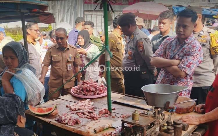 Harga Bahan Pokok di Pasar Besar Palangka Raya Stabil, Hanya Daging Ayam Naik