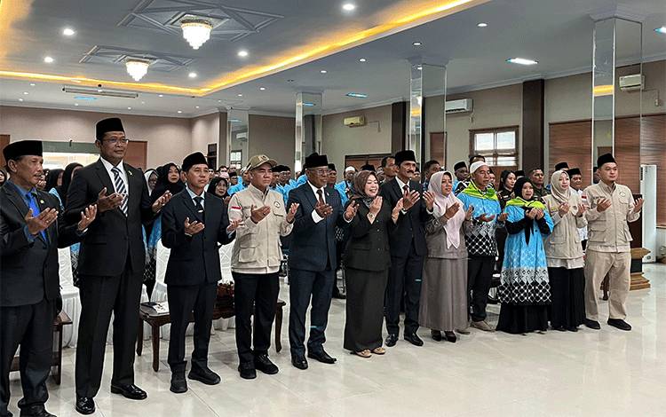 Bupati Kobar Berangkatkan 161 Calon Jemaah Haji 2026