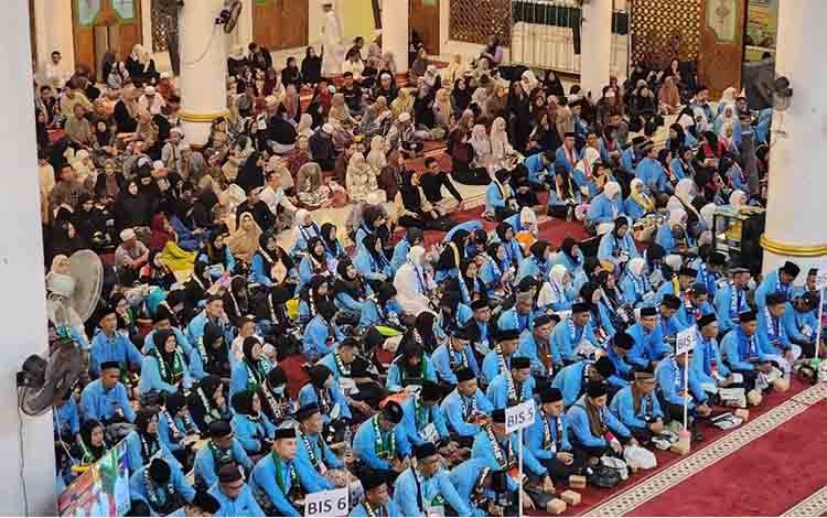 Haru Iringi Pelepasan Jemaah Calon Haji Kapuas di Masjid Agung Al Mukarram