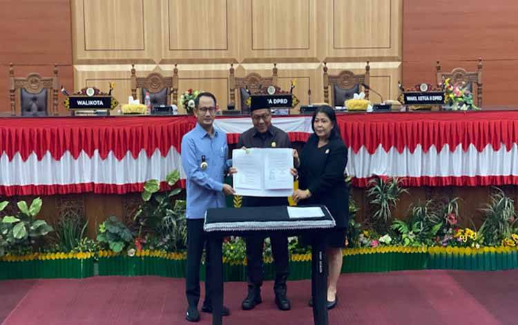 Wali Kota Palangka Raya: Tiga Raperda Disepakati Jadi Perda, Perkuat Landasan Hukum Daerah
