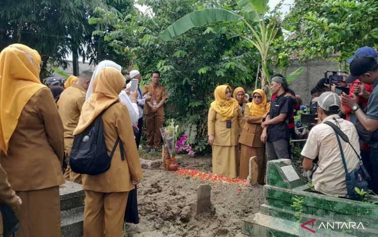 Nyawa Melayang di Tragedi Rel Bekasi, Kisah Adelia dan Nurlaela yang Tak Pernah Sampai