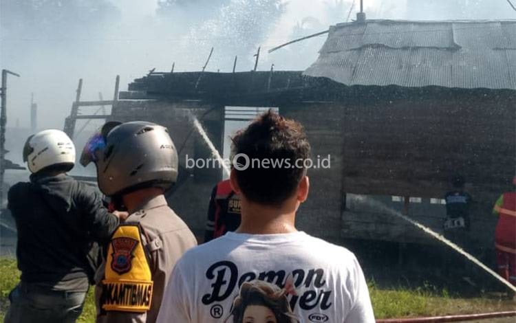 Dua Rumah di Banua Jingah HST Ludes Dilalap Api Pagi Ini