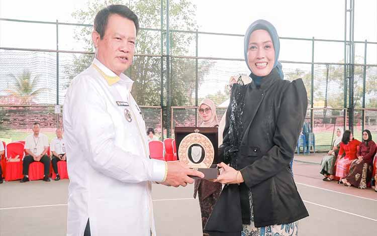 Bupati Seruyan Buka Seminar Public Speaking Dharma Wanita Persatuan