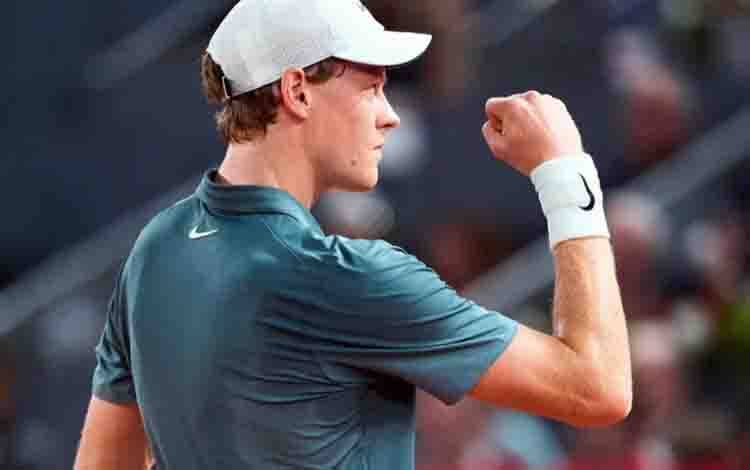 Petenis Italia Jannik Sinner bereaksi dalam pertandingan perempat final Mutua Madrid Open 2026 melawan petenis Spanyol Rafael Jodar di Caja Magica, Madrid, Spanyol, Rabu (29/4/2026). (Mutua Madrid Open)