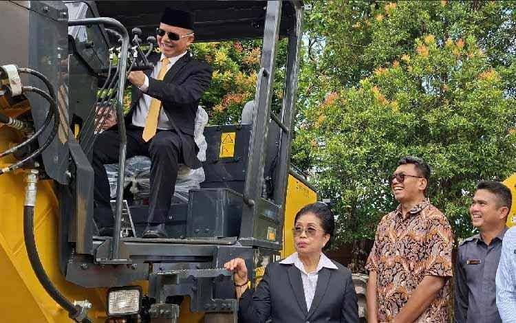 Ketua DPRD Gunung Mas Sambut Baik Pengadaan Alat Berat untuk Perbaikan Jalan