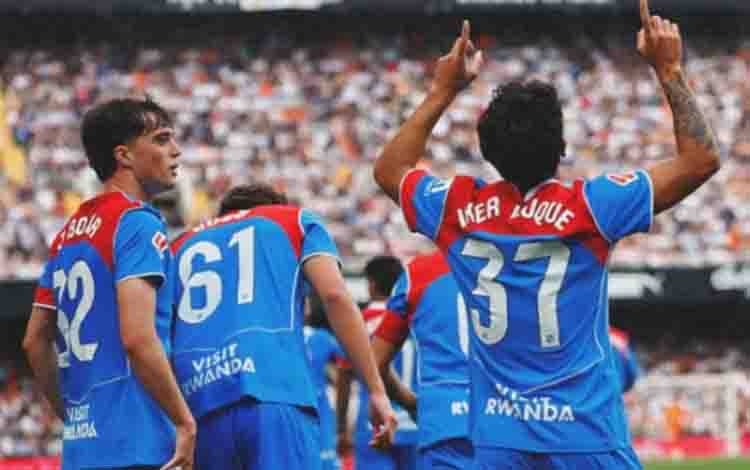 Dua Gol Pemain Pengganti Bawa Atletico Madrid Menang 2-0 atas Valencia
