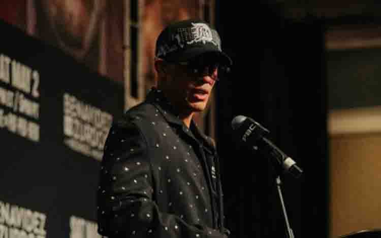 Petinju Meksiko-Amerika Serikat David Benavidez menyampaikan keterangan dalam konferensi pers terakhir di Las Vegas, Amerika Serikat, Kamis (30/4/2026), menjelang pertarungan melawan Gilberto Ramirez memperebutkan sabuk juara dunia kelas penjelajah versi WBA dan WBO. Instagram/@benavidez300