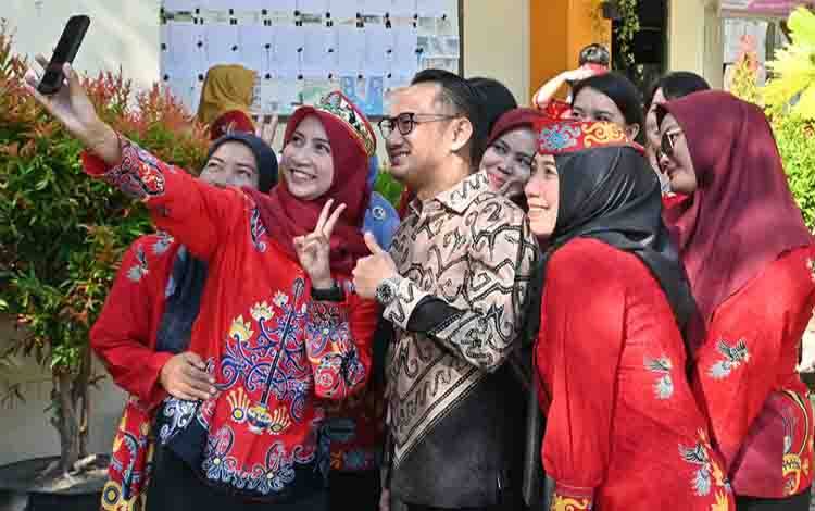 Wali Kota Palangka Raya Dorong Pemuliaan Guru Melalui Beasiswa dan Jaminan Kesejahteraan