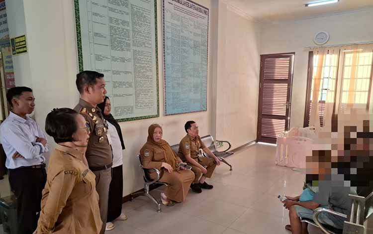 Tindak Lanjuti Laporan Masyarakat, Satpol PP Tertibkan Badut dan Anak Punk