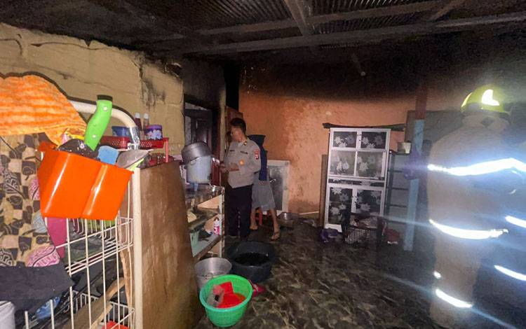 Diduga Korsleting Listrik, Gudang di Sampit Hangus Terbakar