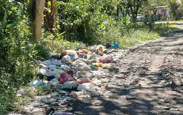 Tumpukan Sampah Muncul Lagi di Bekas TPS Dekat Taman Kota Sampit