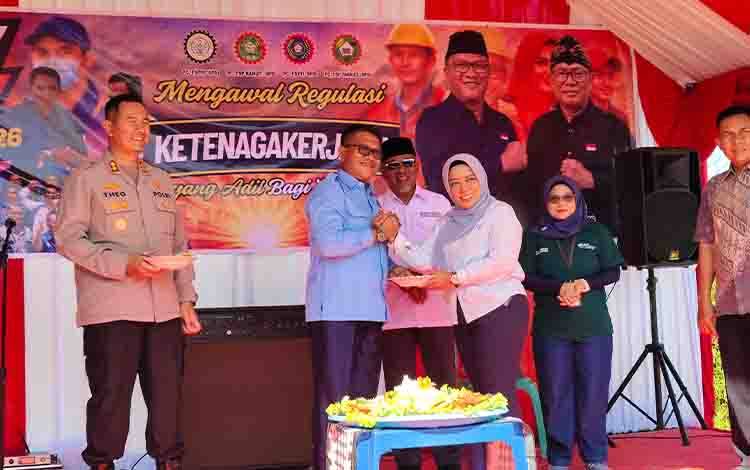 Dewan Kobar Minta Perusahaan Penuhi Hak Buruh Sesuai Undang - Undang