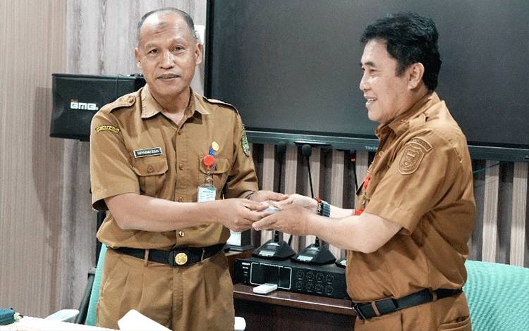 Sertijab Kadis Kominfosandi Barito Utara, Mochamad Ikhsan Serahkan Jabatan kepada Ardian