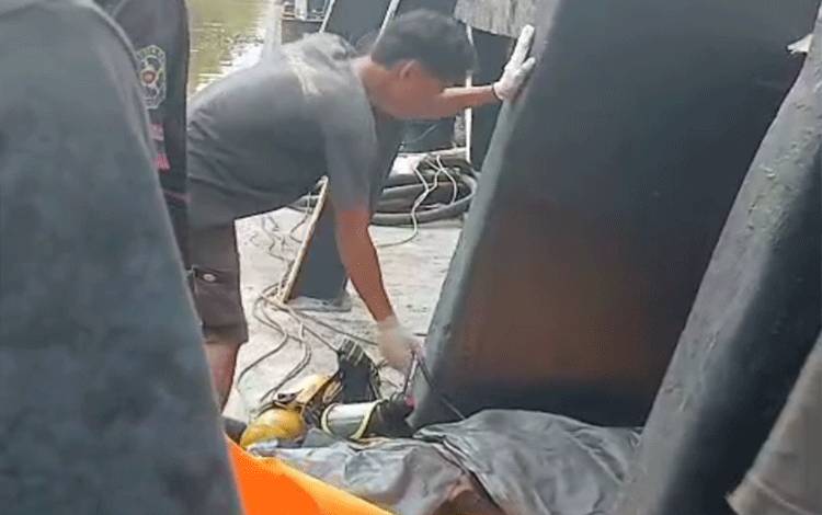 Empat ABK Terjebak di Ruang Terbatas Kapal di Sungai Tunjang, Satu Meninggal Dunia