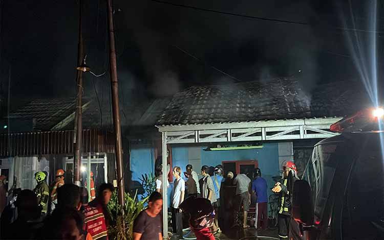 2 Rumah Warga Sampit Hangus Terbakar