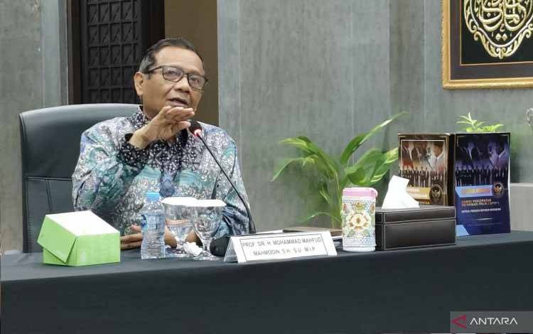 Anggota Komisi Percepatan Reformasi Polri (KPRP) Mahfud MD memberikan keterangan dalam konferensi pers di Jakarta Selatan, Rabu (6/5/2026). (ANTARA/Nadia Putri Rahmani)