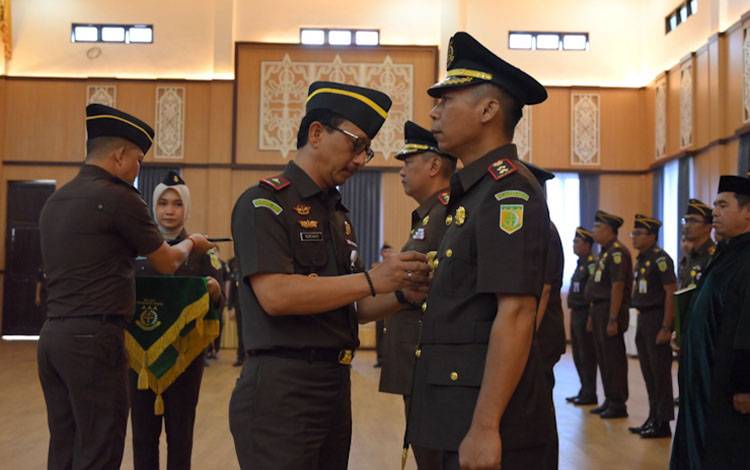Kajati Kalteng Lantik Kajari Barito Utara dan Kajari Murung Raya