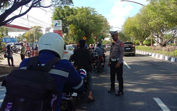 Polsek Pahandut Gelar Patroli Dialogis di Kawasan SPBU