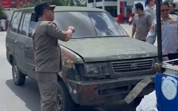 Diduga Melangsir, Mobil Diamankan Tim Gabungan Pemko Palangka Raya di SPBU S Parman