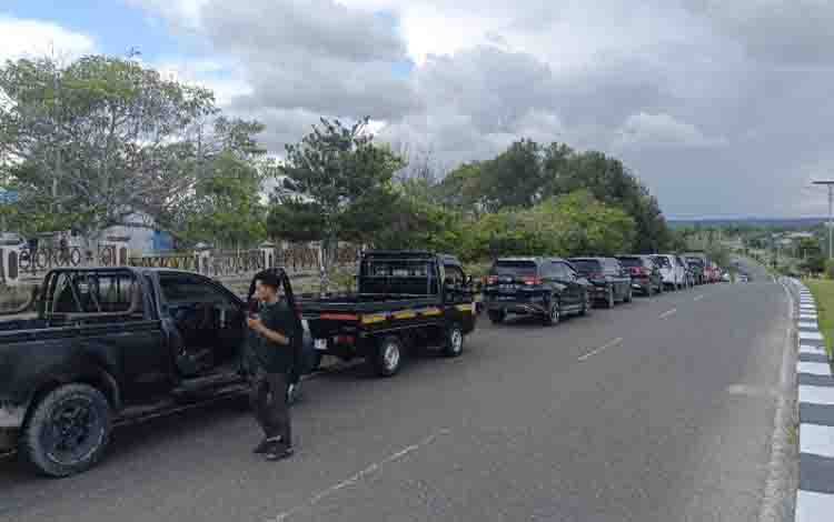 Atrean BBM di Kuala Kurun Gunung Mas Capai 800m, Warga Mengeluh