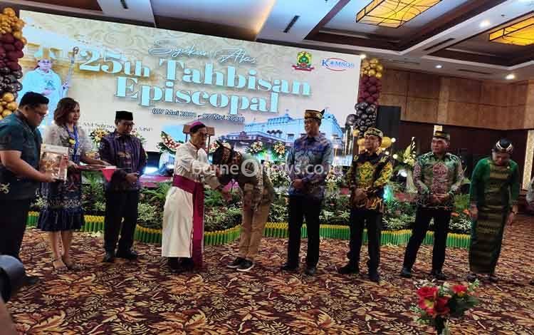 Hadiri Pesta Perak Uskup Palangka Raya, Gubernur Agustiar: Malam Ini Saya Merasa Damai Berkumpul dengan "Ahli Surga"