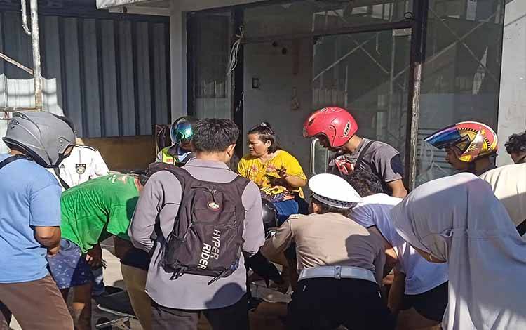 Pekerja Terjatuh dari Ketinggian di Km 7 Banjarmasin Diduga Tersengat Listrik