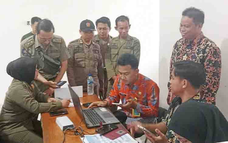Aktivasi Identitas Kependudukan Digital (IKD) bagi ASN di lingkungan Satpol PP Barito Timur, Jumat, 8 Mei 2026. (FOTO: IST)