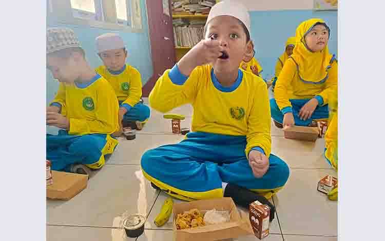 Manfaat Strategis Makanan Tambahan Sekolah Kunci Tumbuh Kembang Optimal Anak