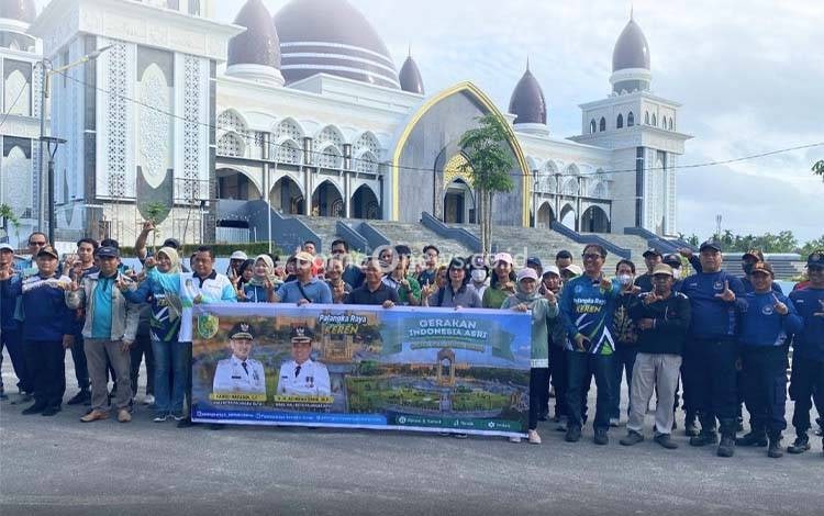 ASN Pemko Palangka Raya Gelar Gerakan ASRI Korve Bersihkan Jalan RTA Milono-Kalampangan