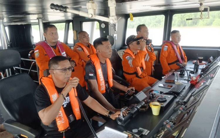 Tim SAR Banjarmasin Evakuasi Medis ABK Tak Sadarkan Diri di Perairan Tanjung Selatan