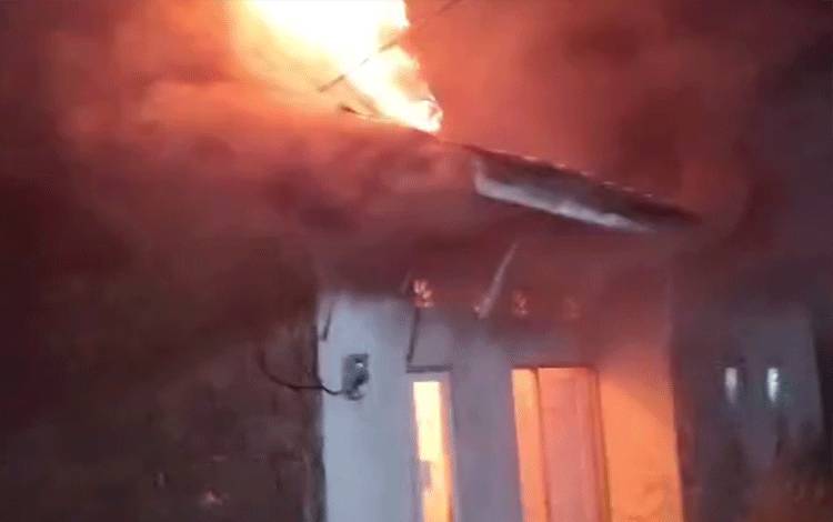 Rumah Kosong Terbakar di Sekumpul Raya Martapura, Api Padam Sekitar 30 Menit