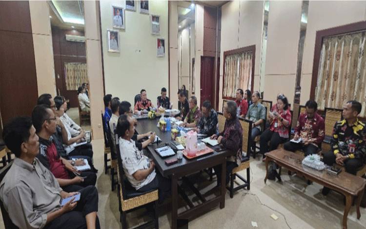 Bupati Katingan Pimpin Rapat Evaluasi PDAM, Cari Solusi Cepat Atasi Krisis Air Bersih