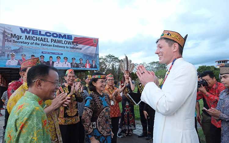 Sekretaris Kedutaan Vatikan Tiba di Palangka Raya Disambut Pj Sekda Kalteng