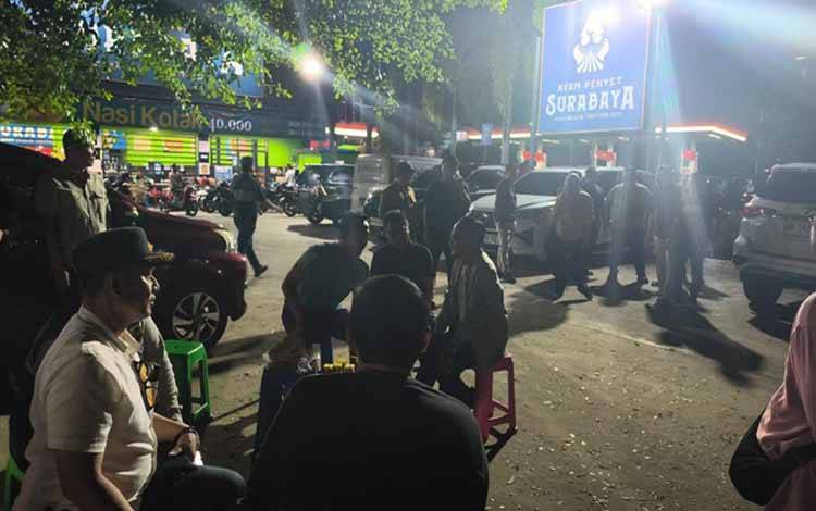 Wali Kota Palangka Raya Pantau Antrean di SPBU Malam Ini