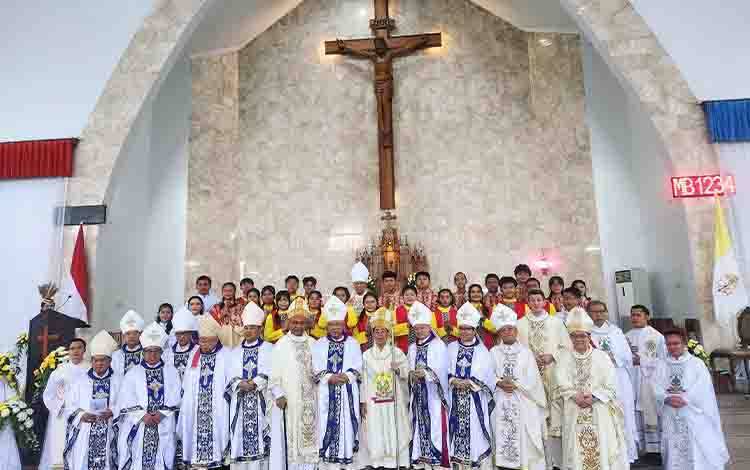Petinggi Gereja Katolik se-Indonesia Hadiri Puncak Pesta Perak Uskup Palangka Raya