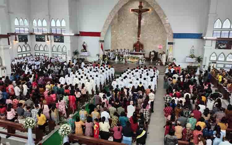 25 Tahun Menggembala Umat, Mgr Aloysius Tepati Janji Saat Dilantik Sebagai Uskup