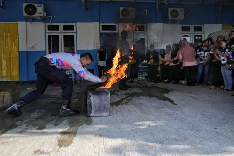 Pemko Palangka Raya Latih Pekerja SPPG Cegah dan Tangani Kebakaran