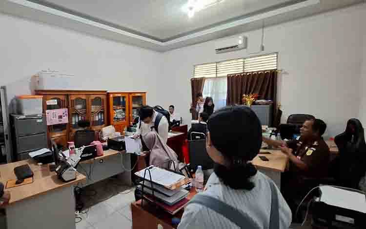 Kejati Kalteng Dampingi Auditor Klarifikasi Pegawai KPU Kotim Terkait Dugaan Penyimpangan Dana Hibah Pilkada