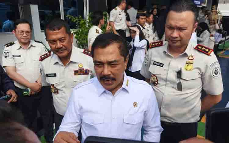 Menteri Imipas Agus Andrianto saat memberikan keterangan kepada awak media di Bandarlampung, Lampung, Senin (11/5/2026). (ANTARA/Dian Hadiyatna)