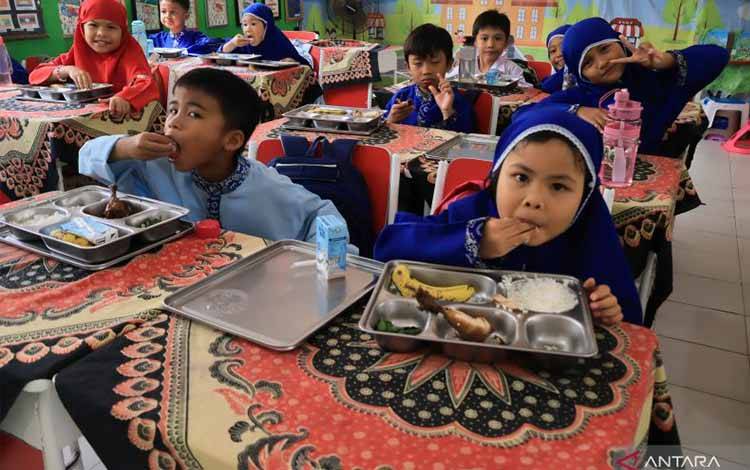 Kemenkes Catat 8 Miliar Porsi MBG Dibagikan Sejak Januari 2025