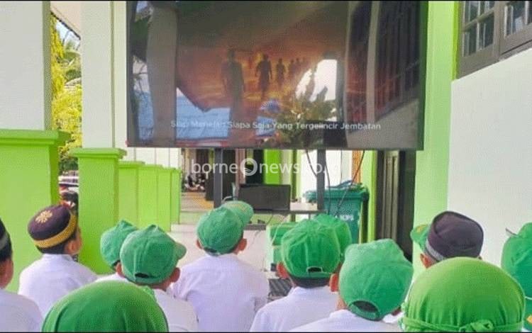 TV Interaktif Ubah Materi Akidah Akhlak Jadi Lebih Hidup di MIN 4 Kapuas