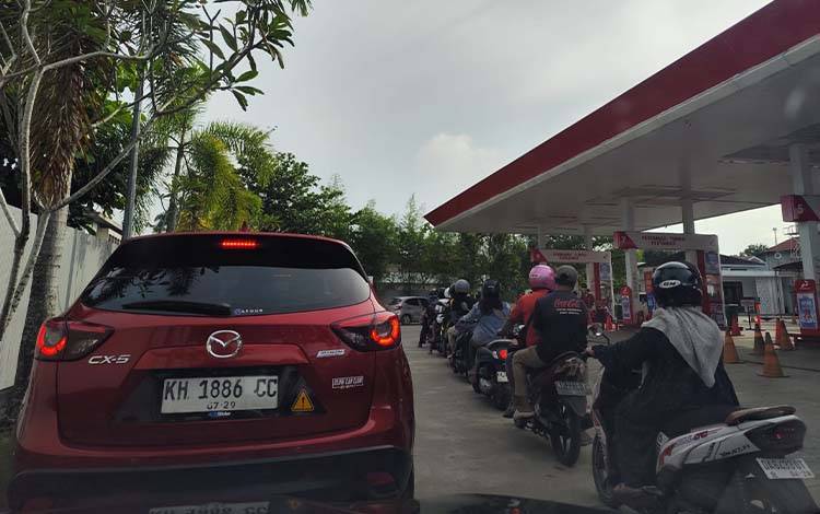 Kadin Kotim Soroti Antrean Panjang SPBU Sampit, Minta Dugaan Pelangsiran BBM Subsidi Ditindak