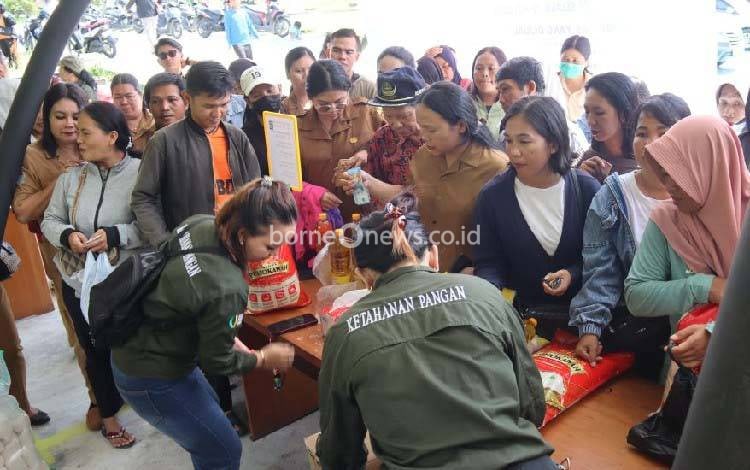 Pemkab Gunung Mas Gelar GPM, Ratusan Karung Beras Murah Ludes Terjual
