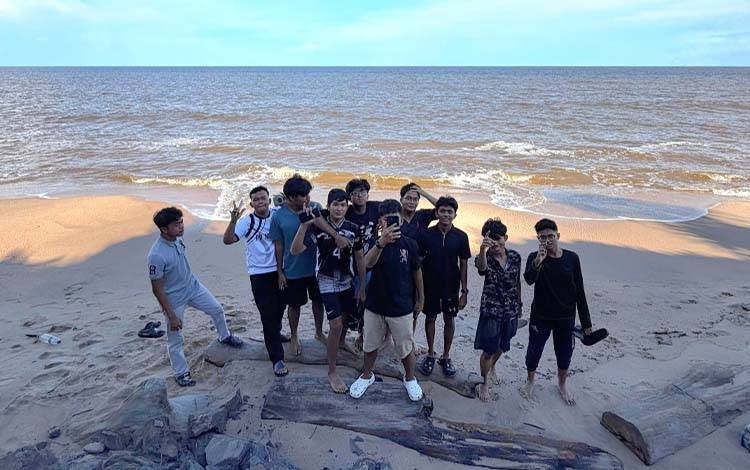Libur Panjang Kenaikan Isa Almasih, Wisatawan Padati Pantai Ujung Pandaran Kotim