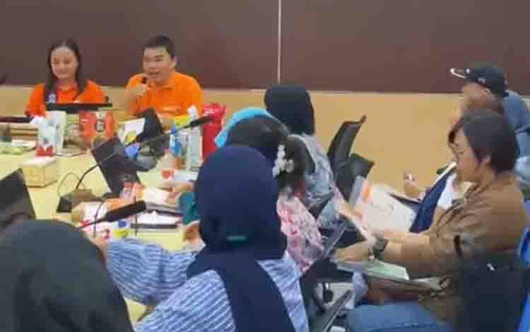 Pemko Palangka Raya saat mengadakan pelatihan strategi branding bagi IKM dan UMKM. (FOTO: HUMAS)