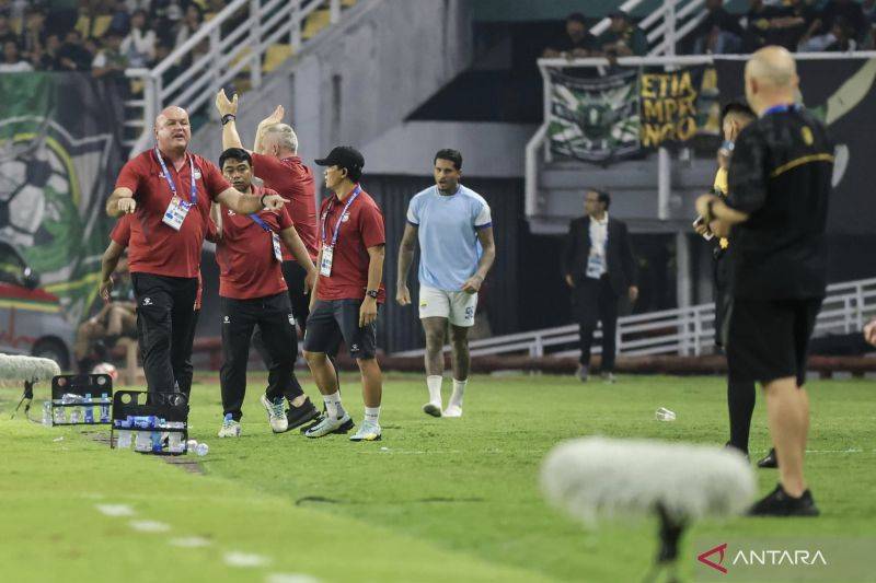 Persib Tetap Percaya Diri Meski Tanpa Bojan Hodak di Dua Laga Penentu